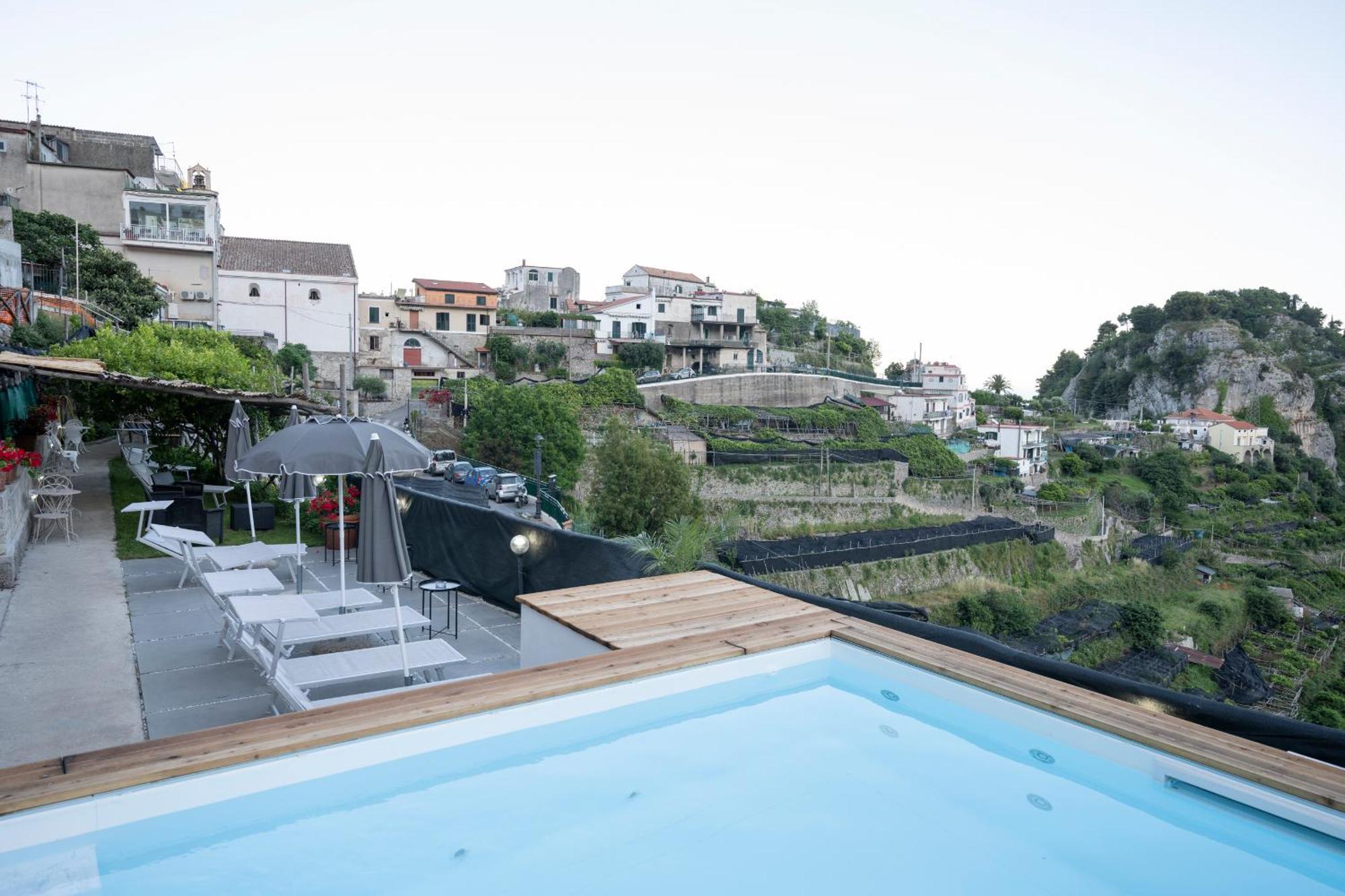 Admiring Amalfi Villa Scala Exterior photo