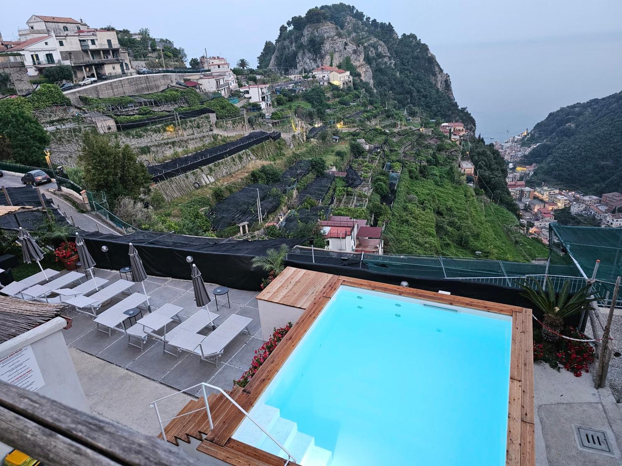 Admiring Amalfi Villa Scala Exterior photo